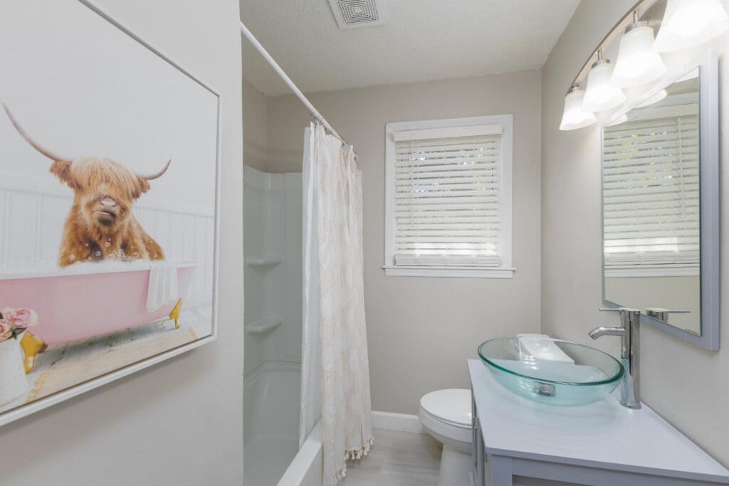 1433 Aralia Dr Bathroom Photo 