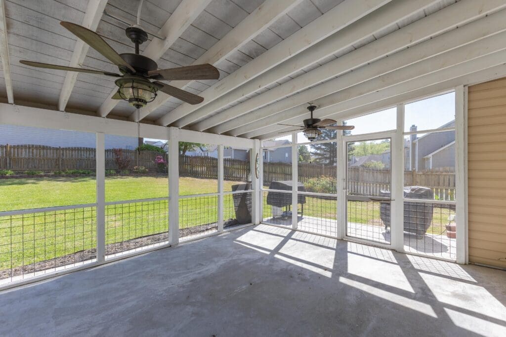 400 Buckthorne Dr With Covered Screened Porch Exterior Photo