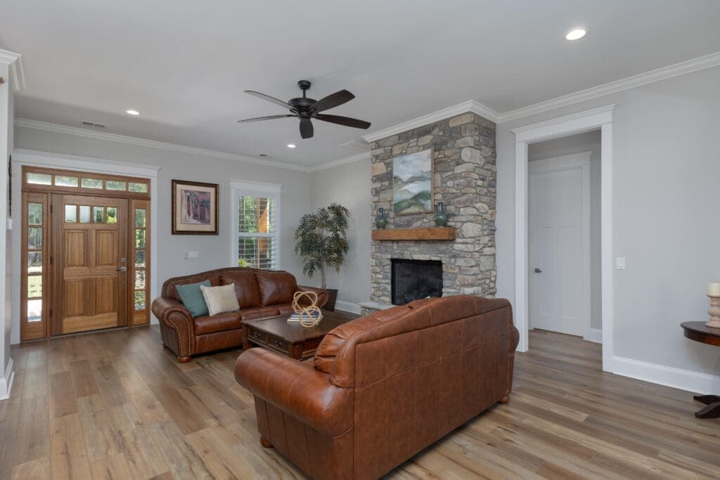 230 Mariners Way Living Room Photo