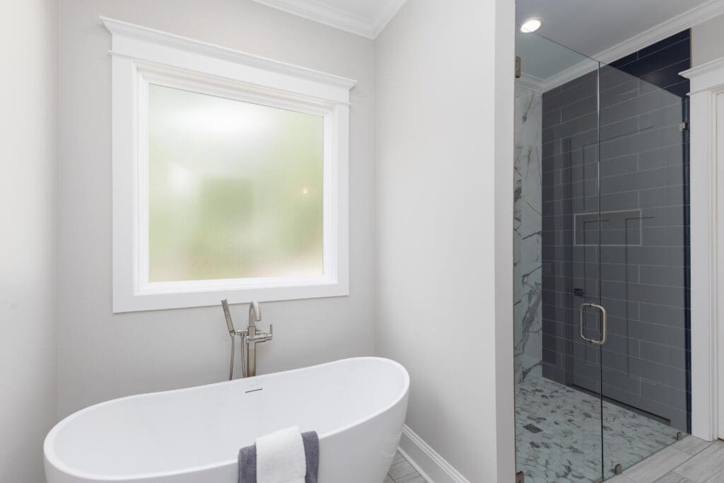 230 Mariners Way Primary Bath Photo